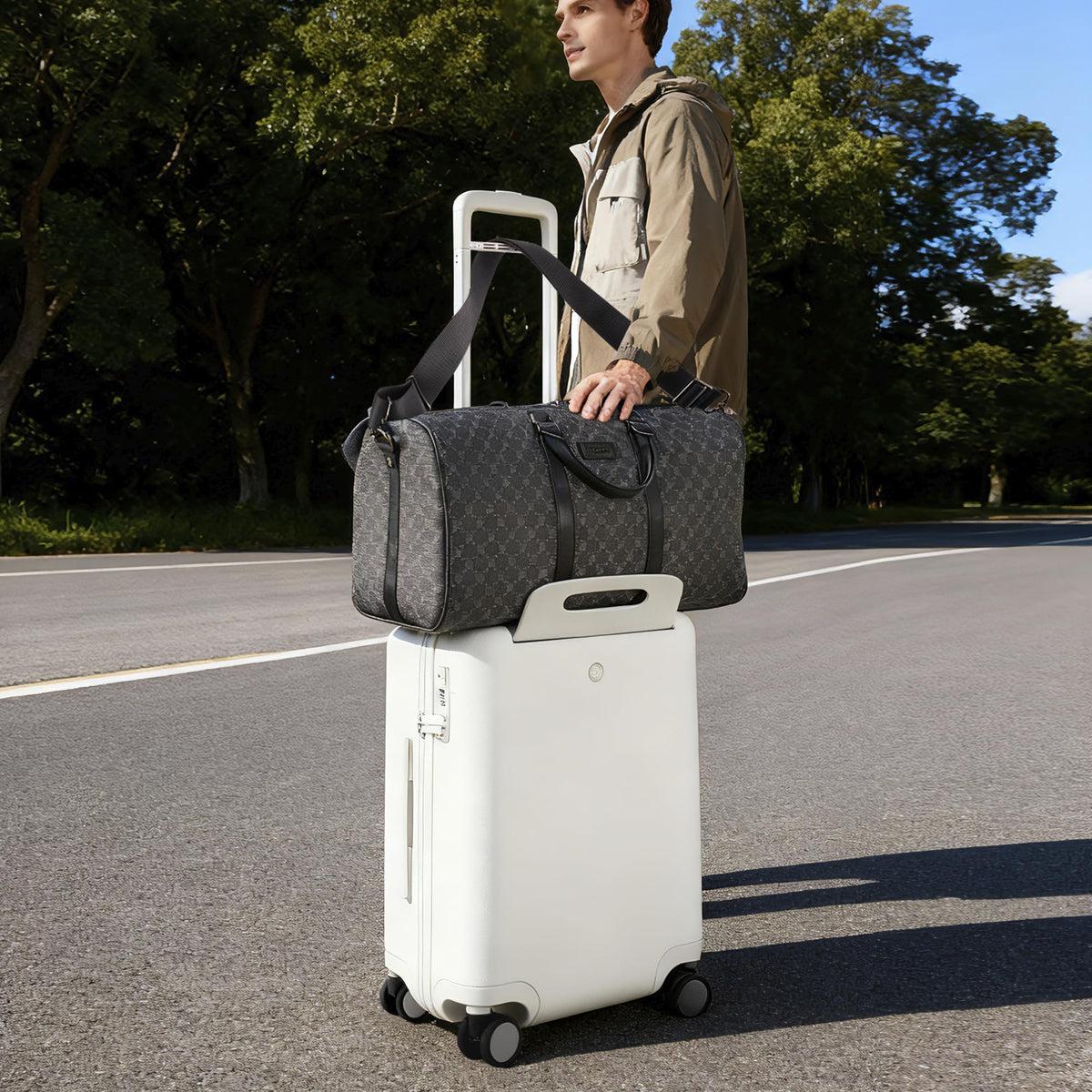 20 Inch Lightweight Hard Shell Carry On Luggage with Spinner Wheels F391702